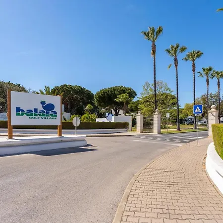 Balaia Golf Poolside Retreat Apartment *
