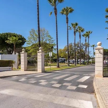 Balaia Golf Poolside Retreat Apartment