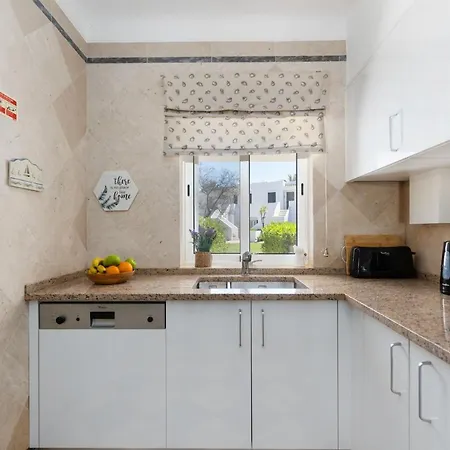 Balaia Golf Poolside Retreat 公寓 *