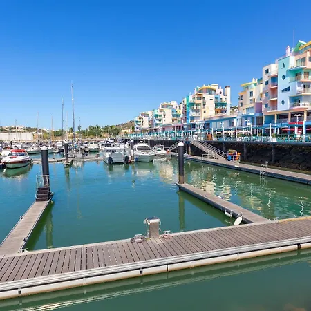 Balaia Golf Poolside Retreat 아파트 *