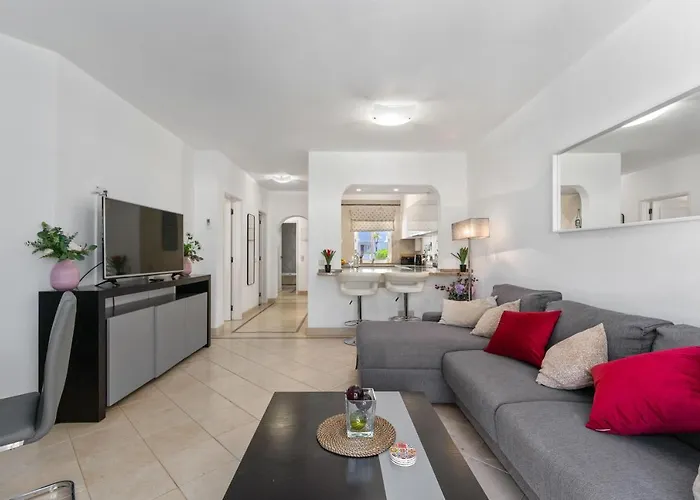 Balaia Golf Poolside Retreat * 알부페이라