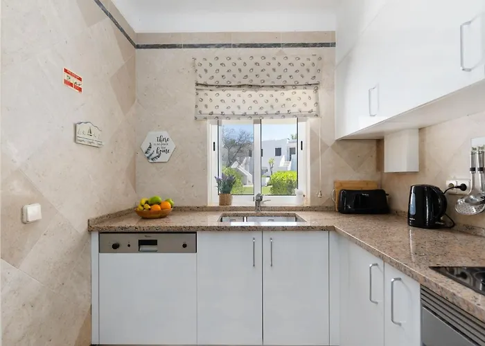 Balaia Golf Poolside Retreat 아파트 *