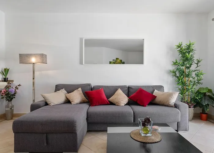 Balaia Golf Poolside Retreat 아파트 *