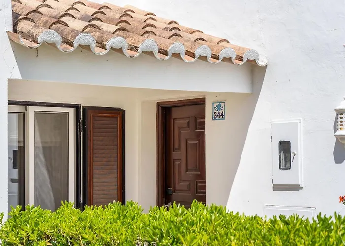 Balaia Golf Poolside Retreat *